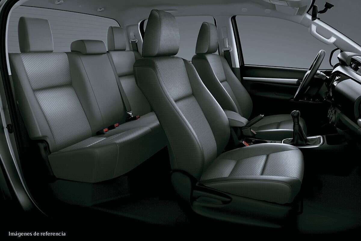 Toyota Hilux — interior13