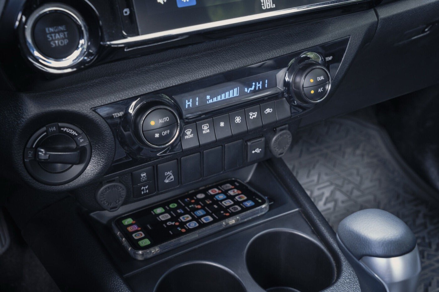 Toyota Hilux — interior2