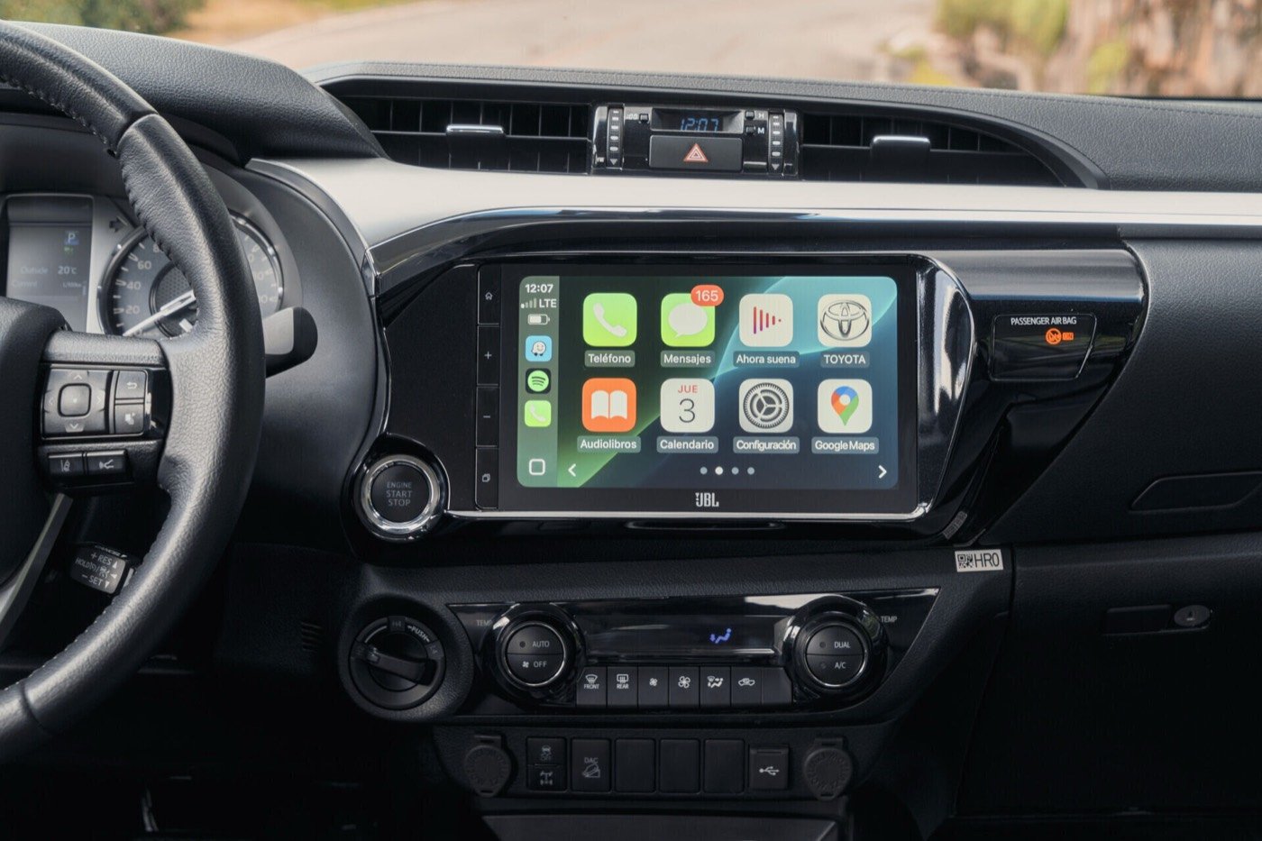 Toyota Hilux — interior8