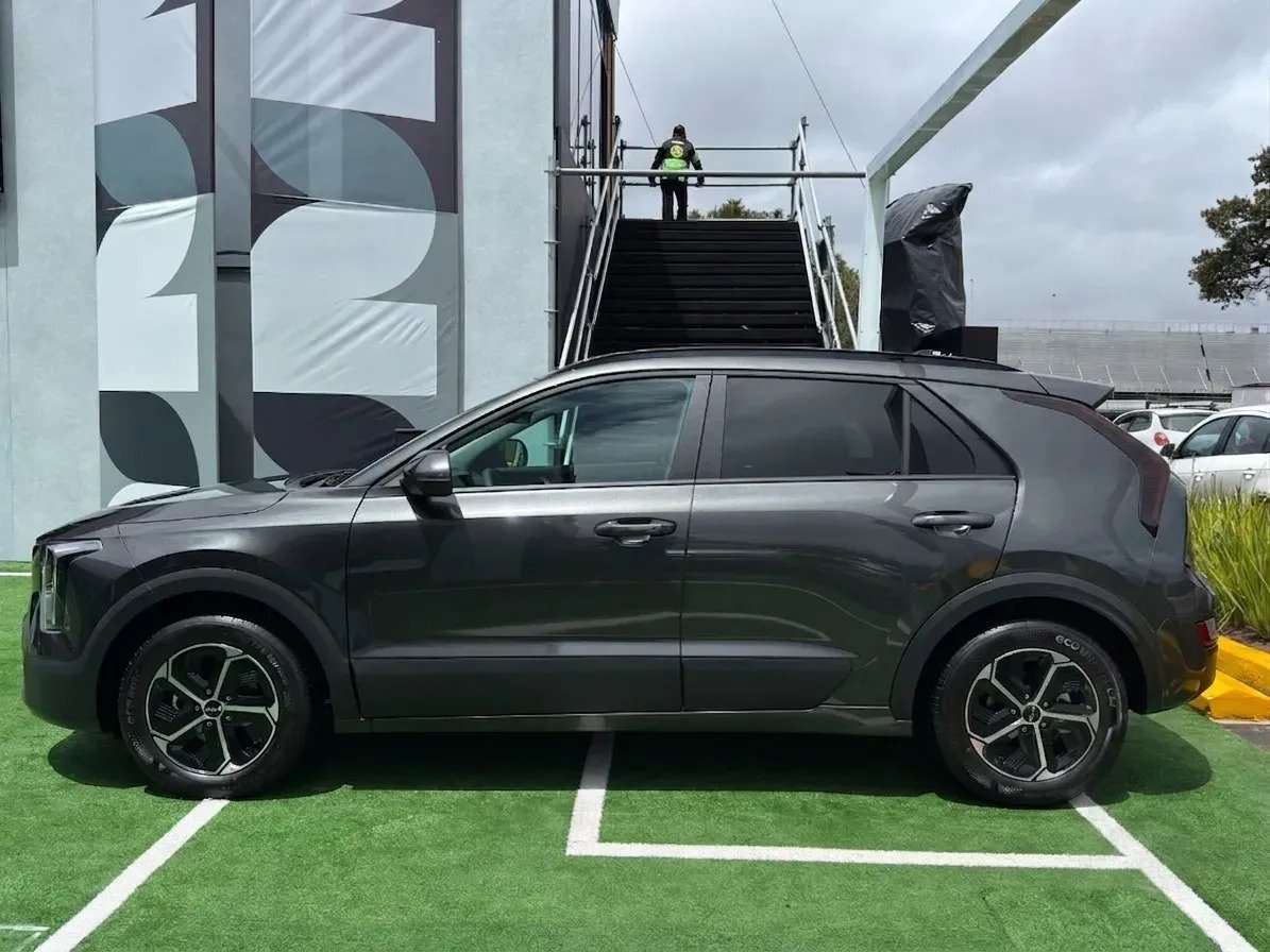 Kia Niro — lateral