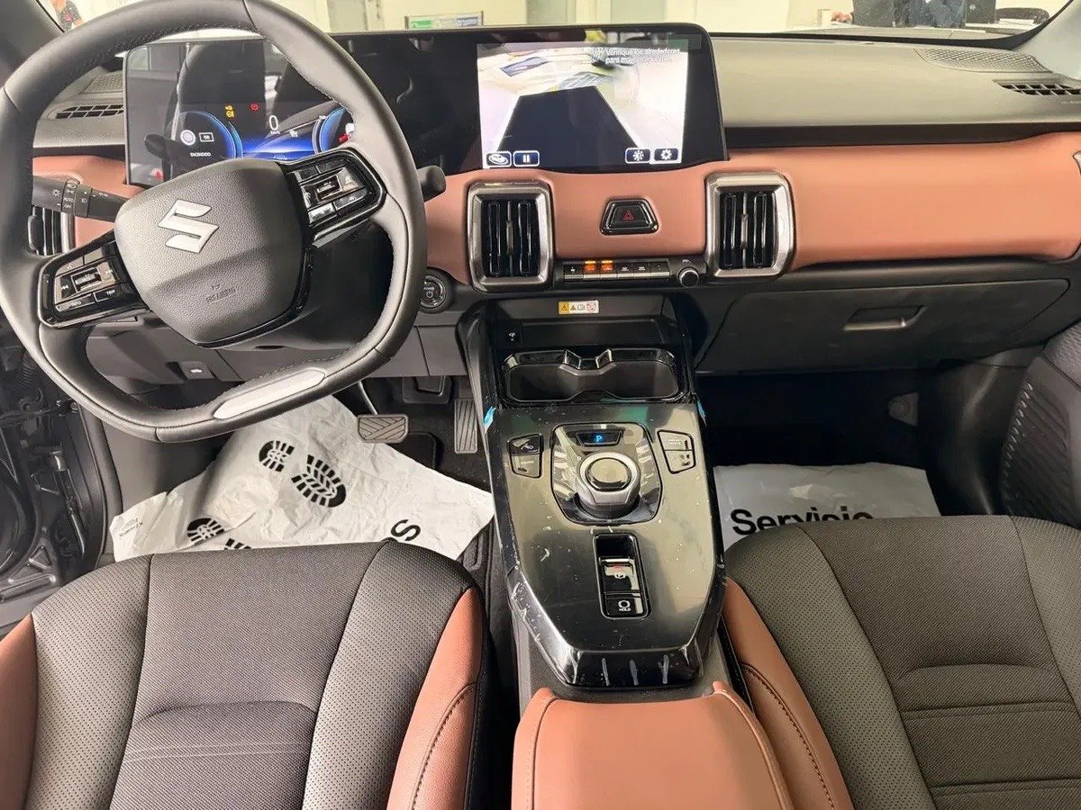 Suzuki e Vitara — interior