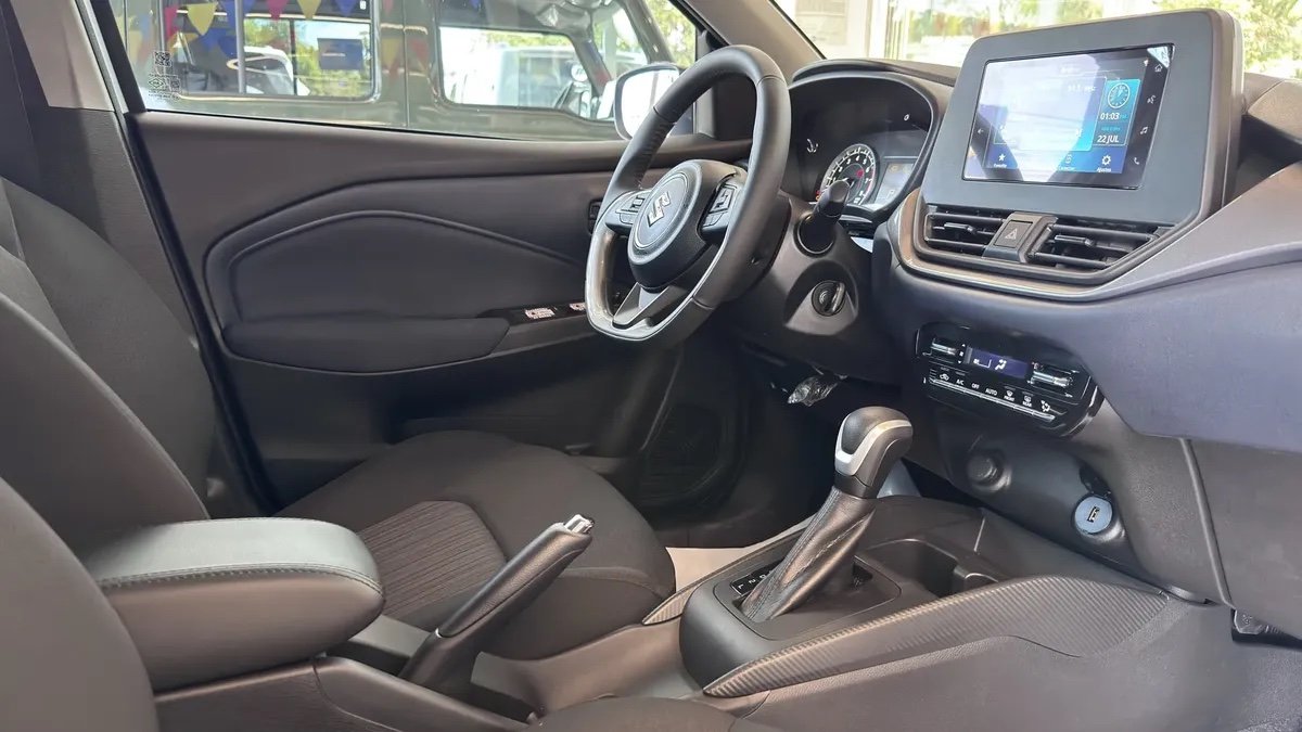 Suzuki Baleno Cross — interior