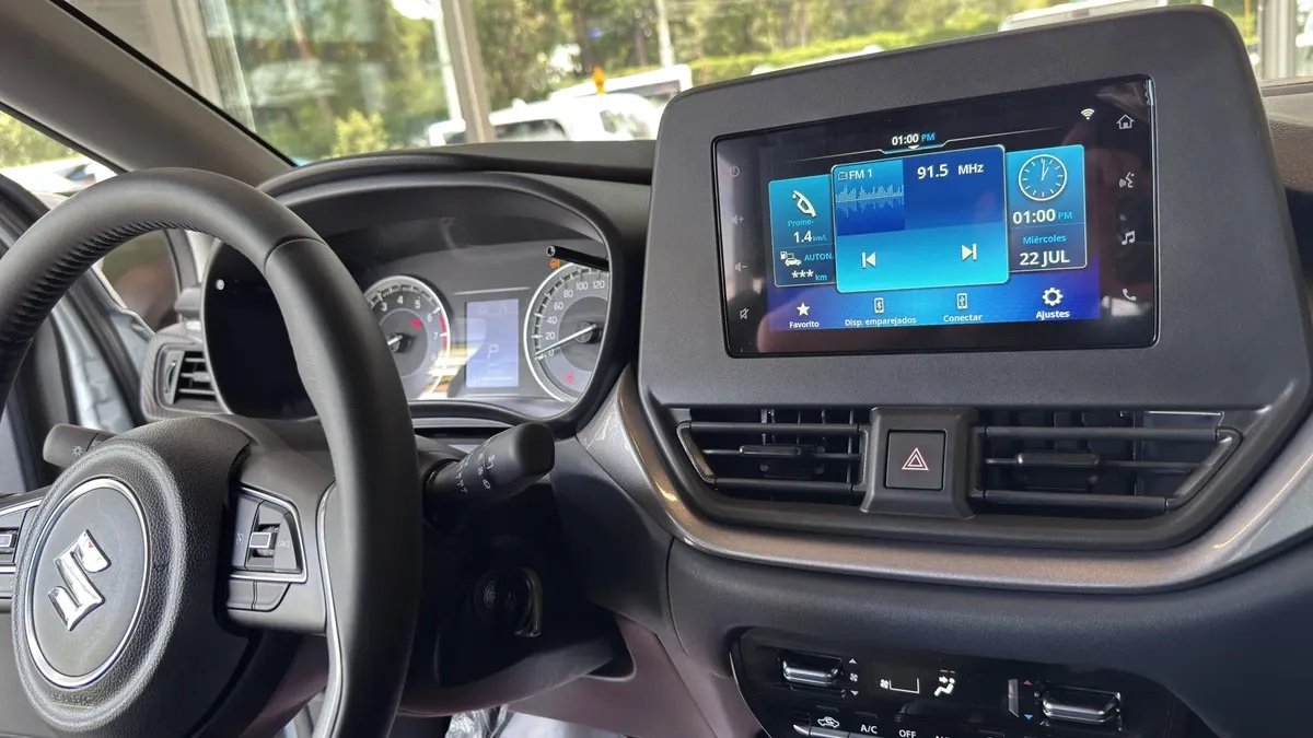 Suzuki Baleno Cross — interior