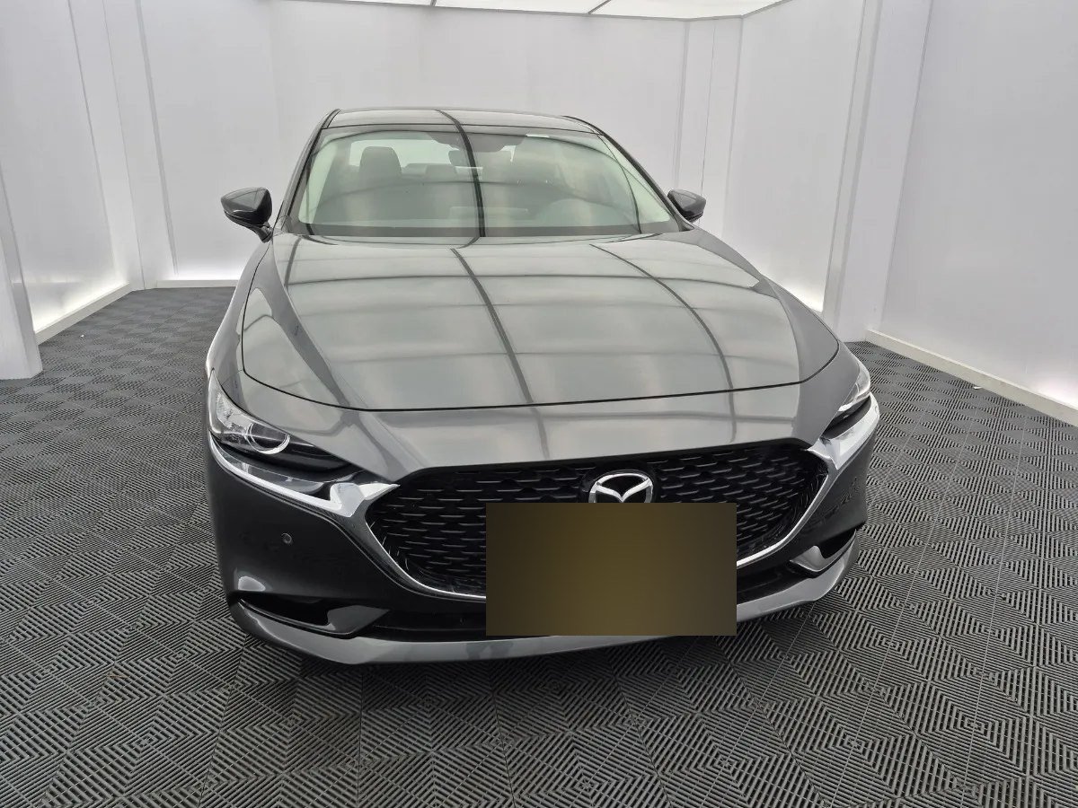 Mazda 3 — frontal