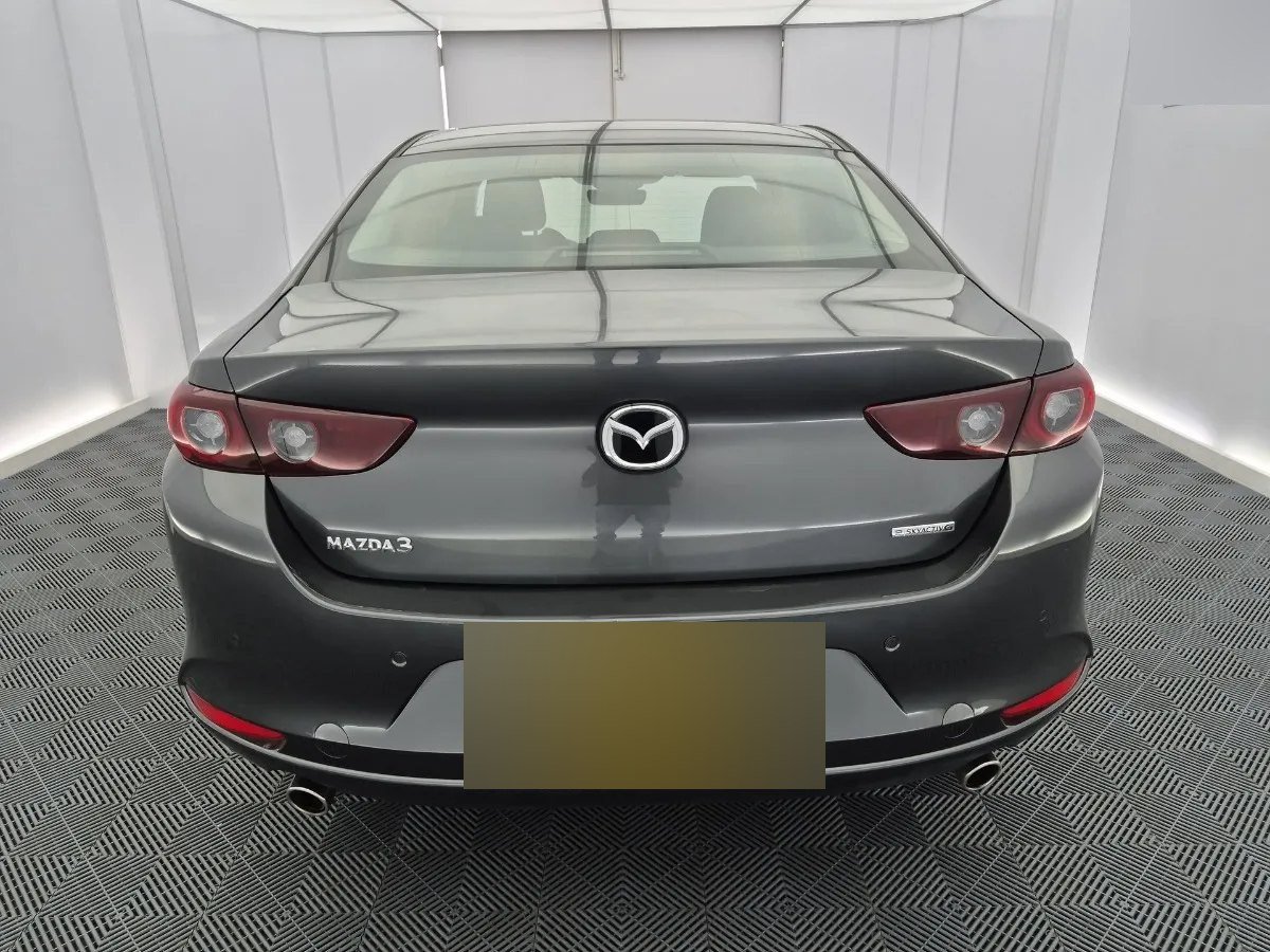 Mazda 3 — trasera