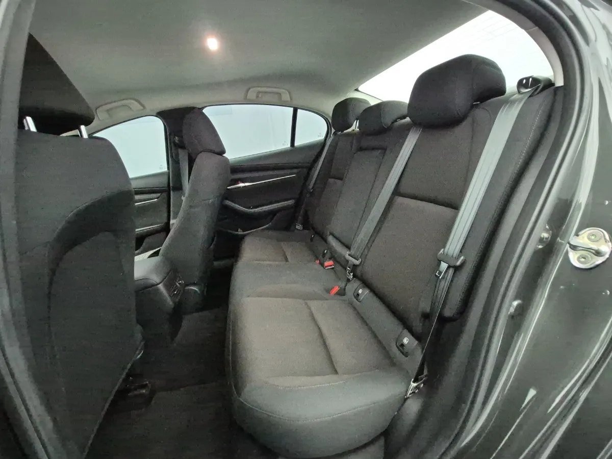 Mazda 3 — sillas traseras