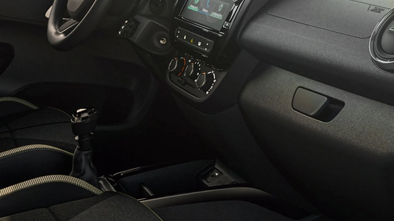 Renault Kwid — interior 4