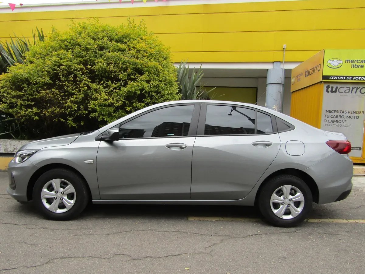 Chevrolet Onix — lateral
