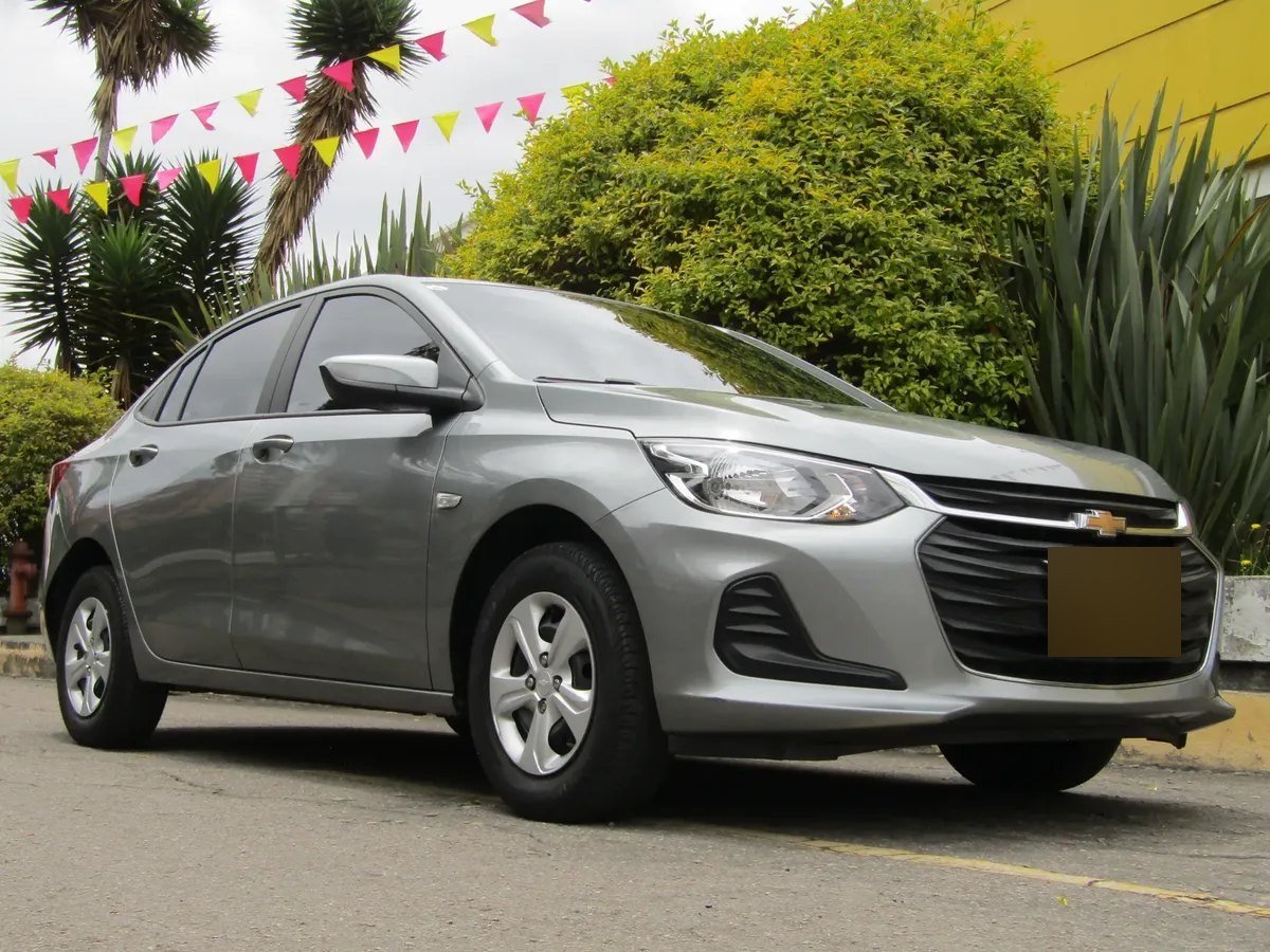 Chevrolet Onix — tres cuartos delantero derecho