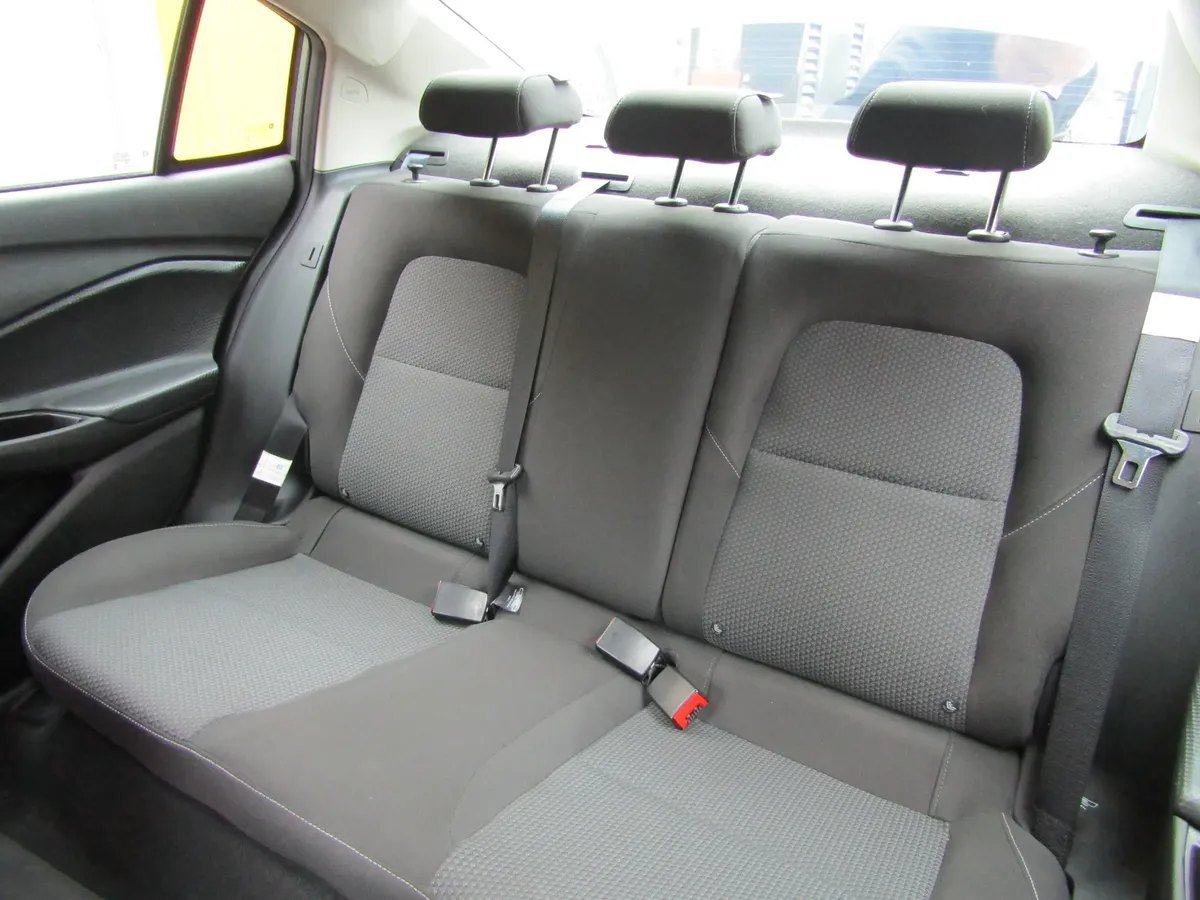 Chevrolet Onix — sillas traseras