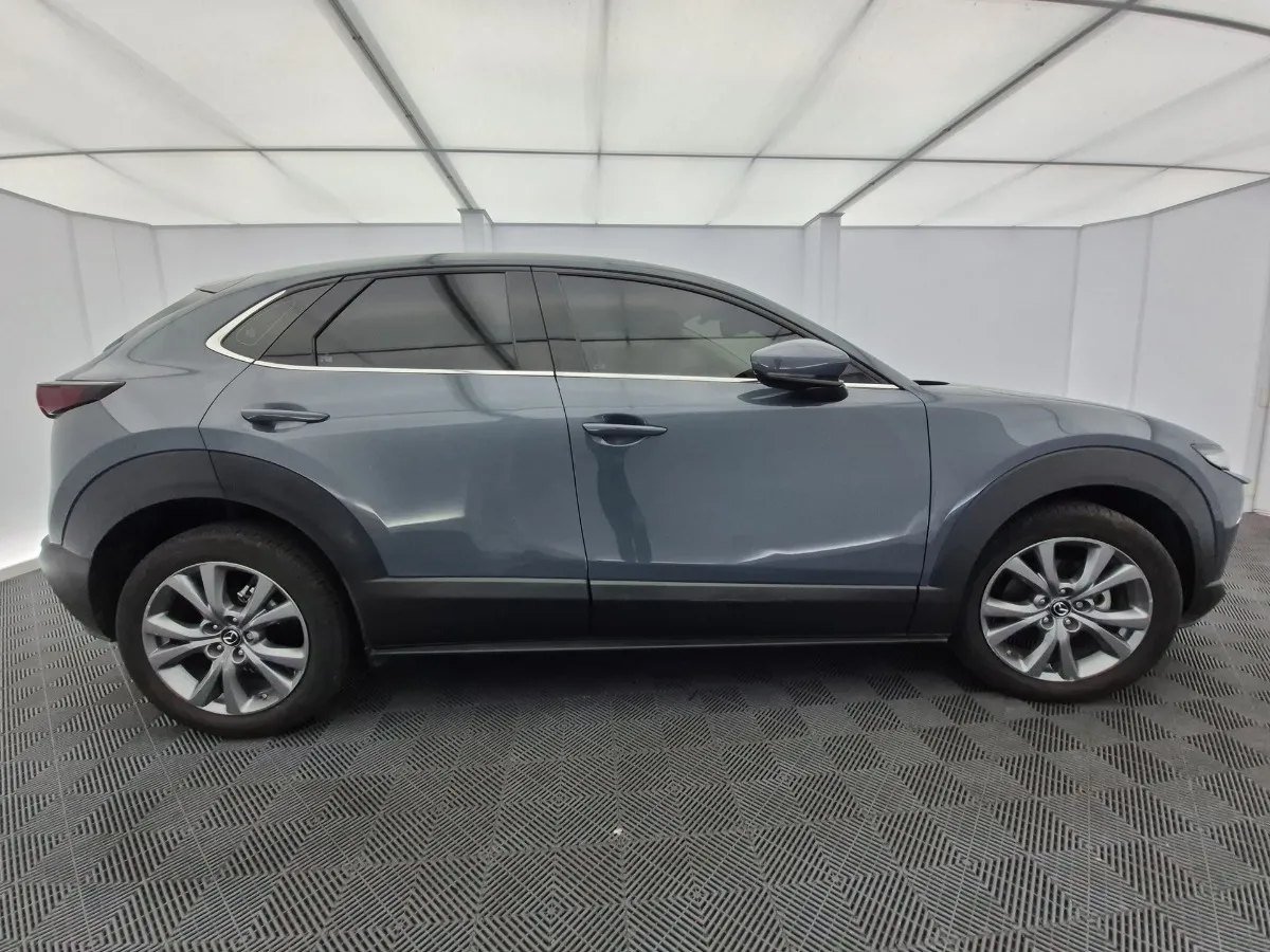 Mazda CX-30 — lateral