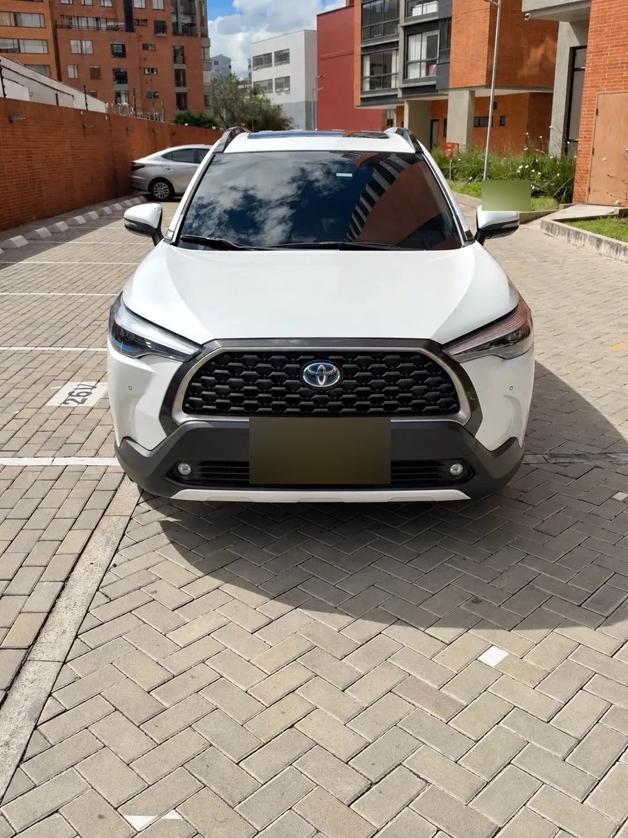 Toyota Corolla Cross — frontal