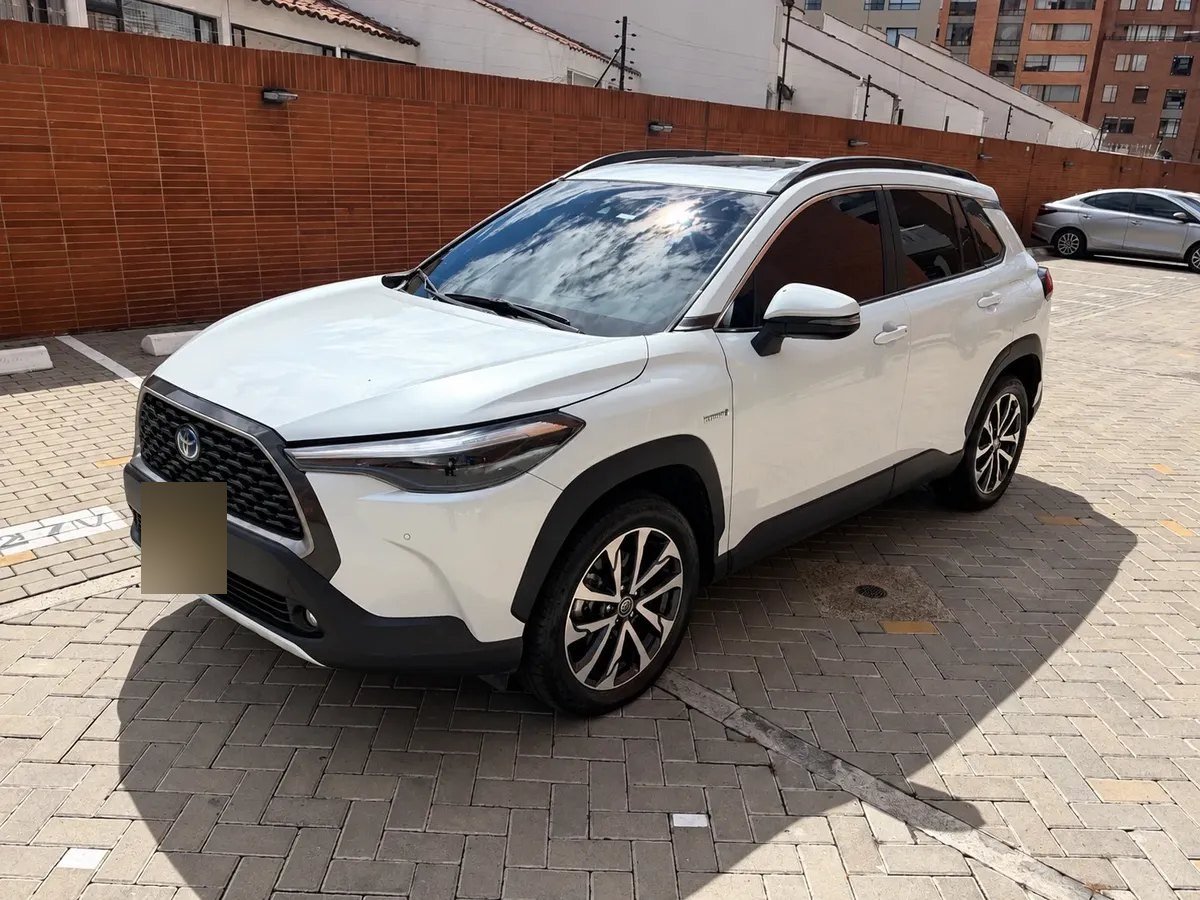 Toyota Corolla Cross — tres cuartos delantero