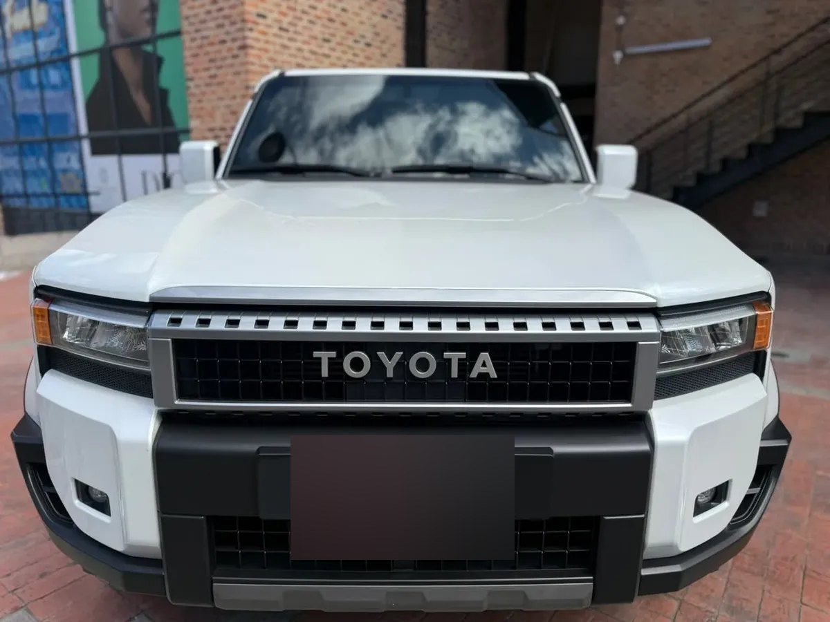 Toyota Land Cruiser Prado — frontal