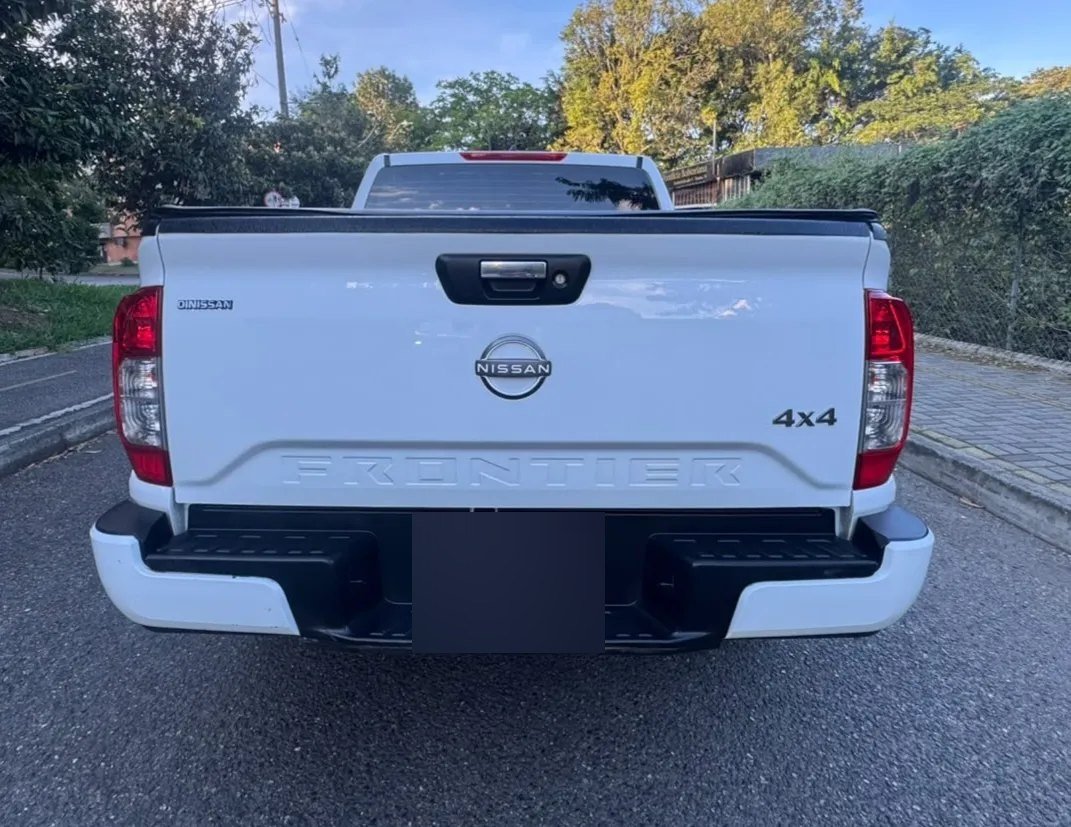 Nissan Frontier — trasera