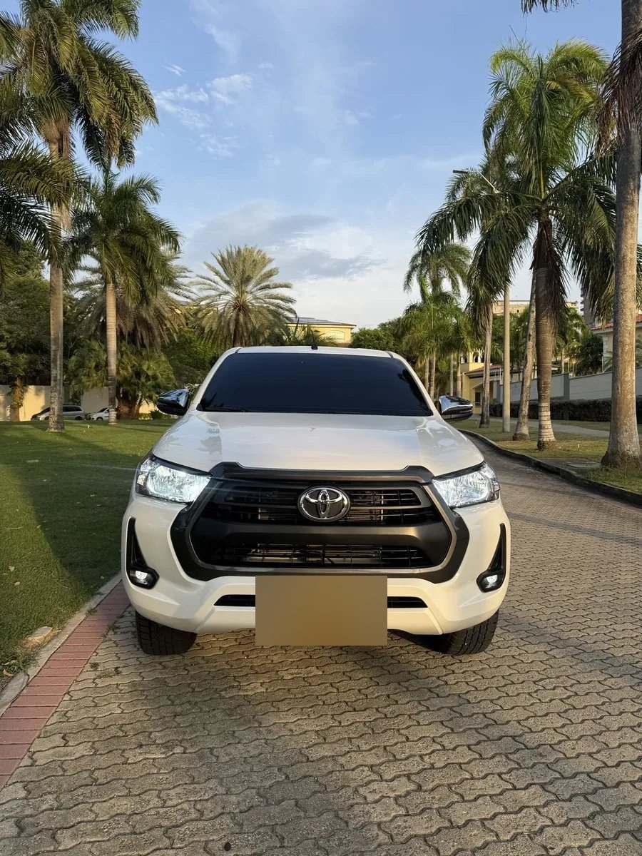 Toyota Hilux — frontal