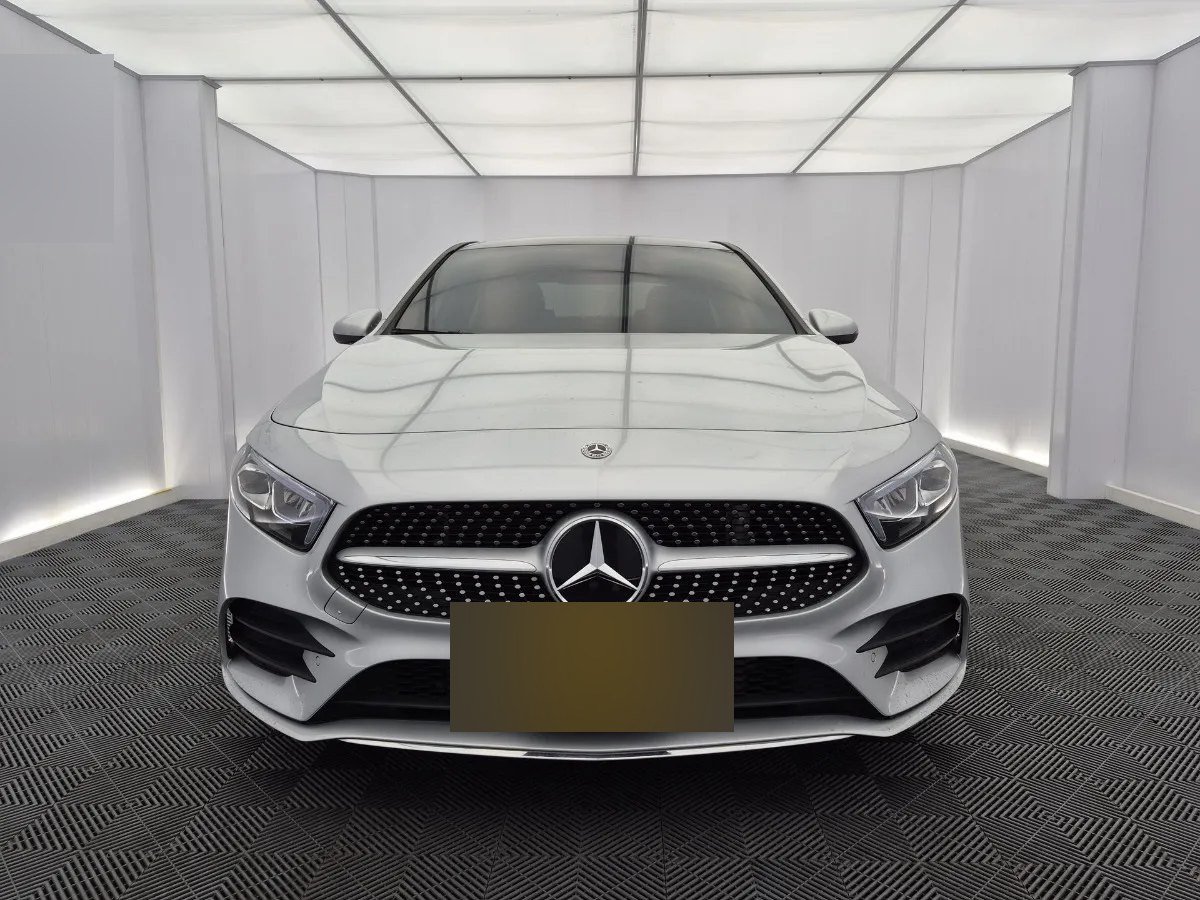 Mercedes-Benz Clase A — frontal