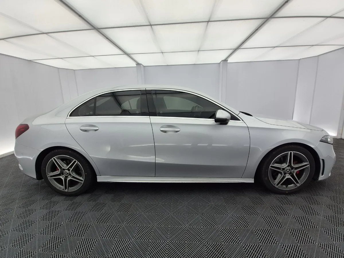 Mercedes-Benz Clase A — lateral