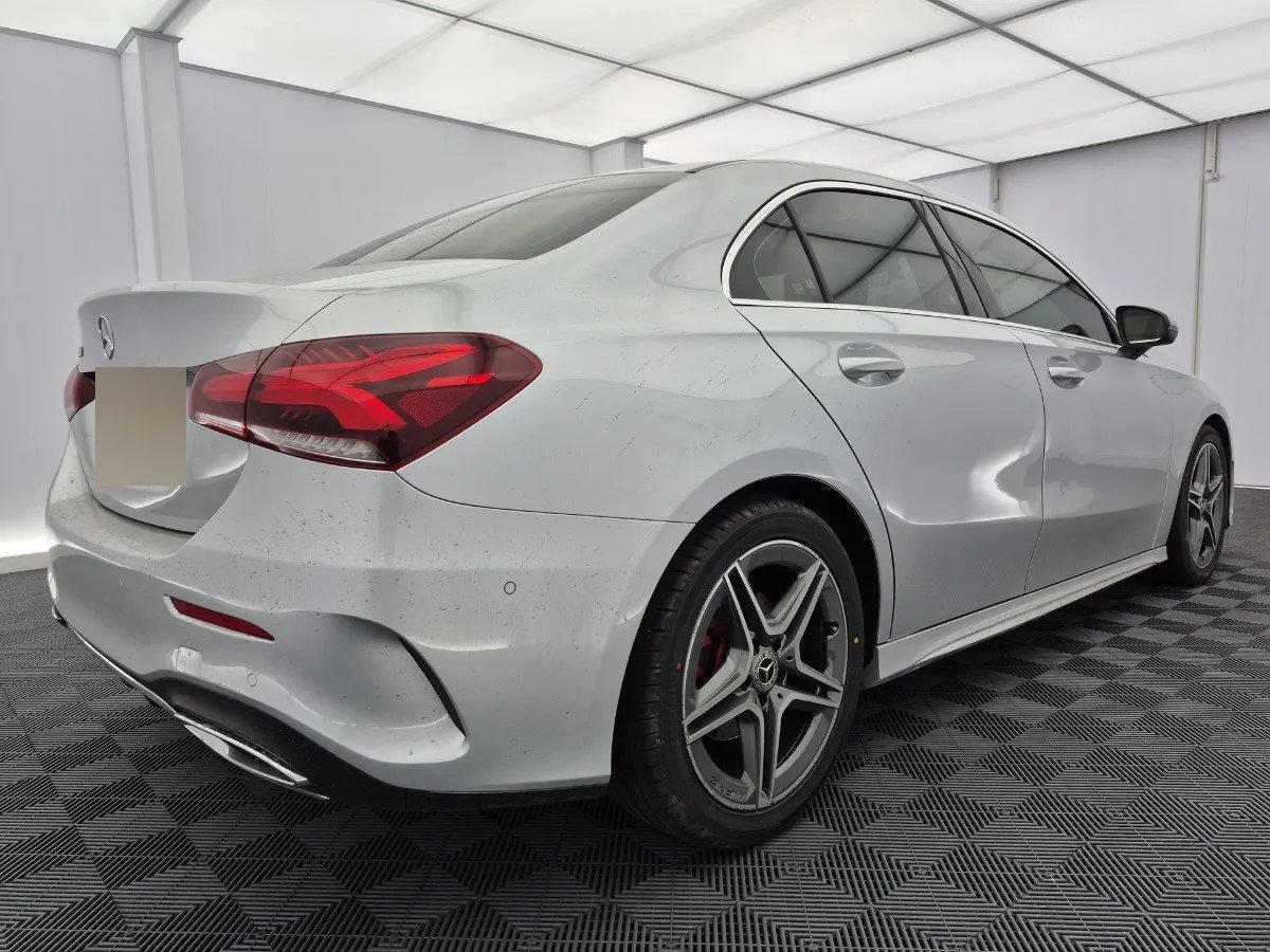 Mercedes-Benz Clase A — trasera tres cuartos