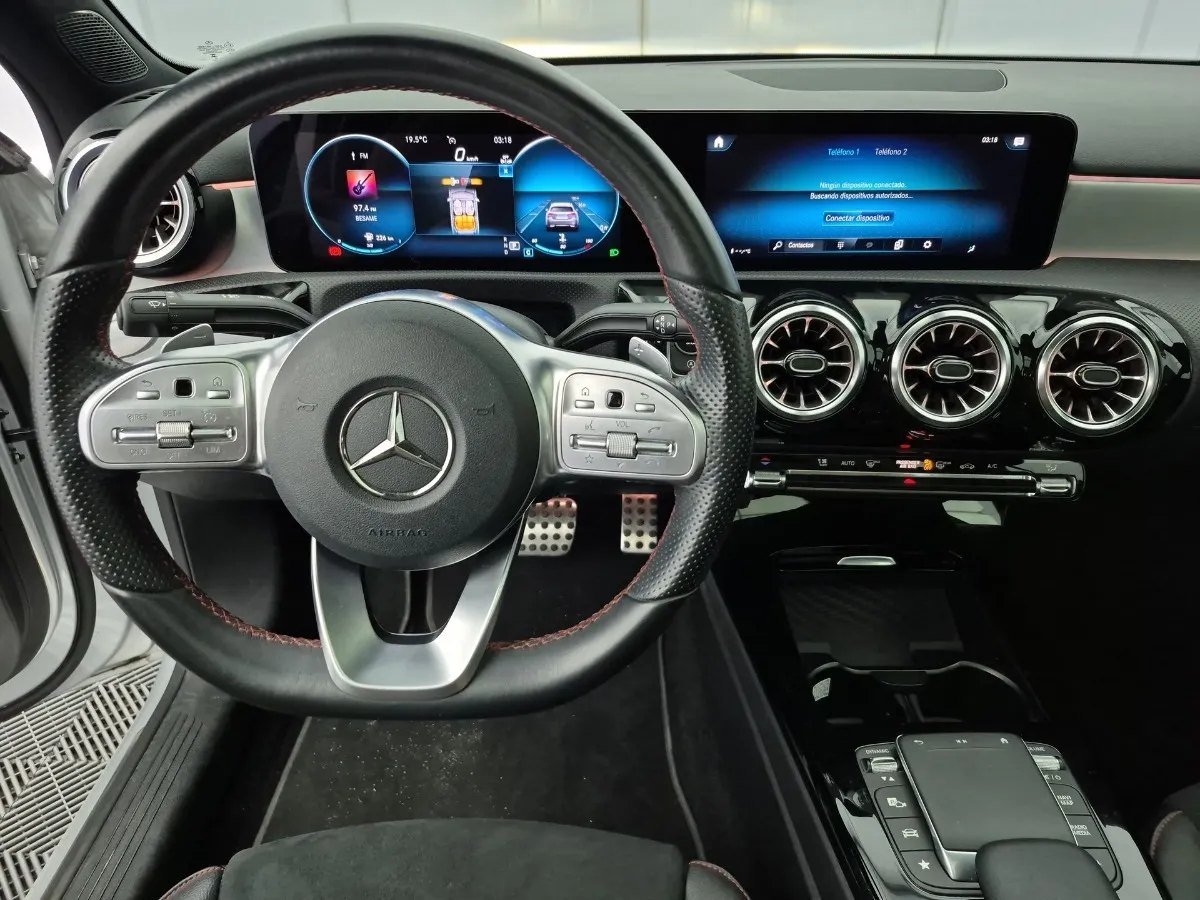 Mercedes-Benz Clase A — volante
