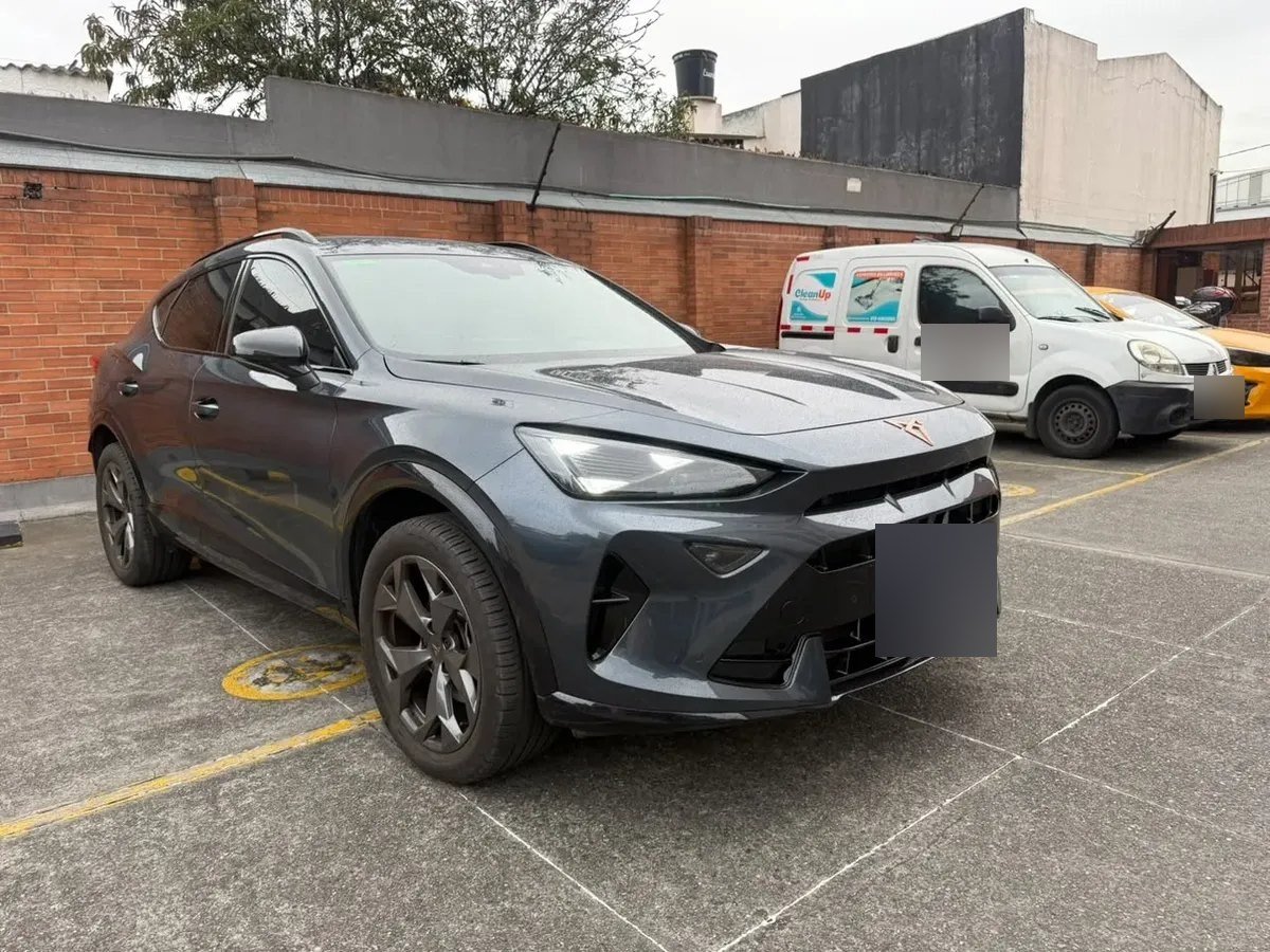 Cupra Formentor — tres cuartos delantero izquierdo