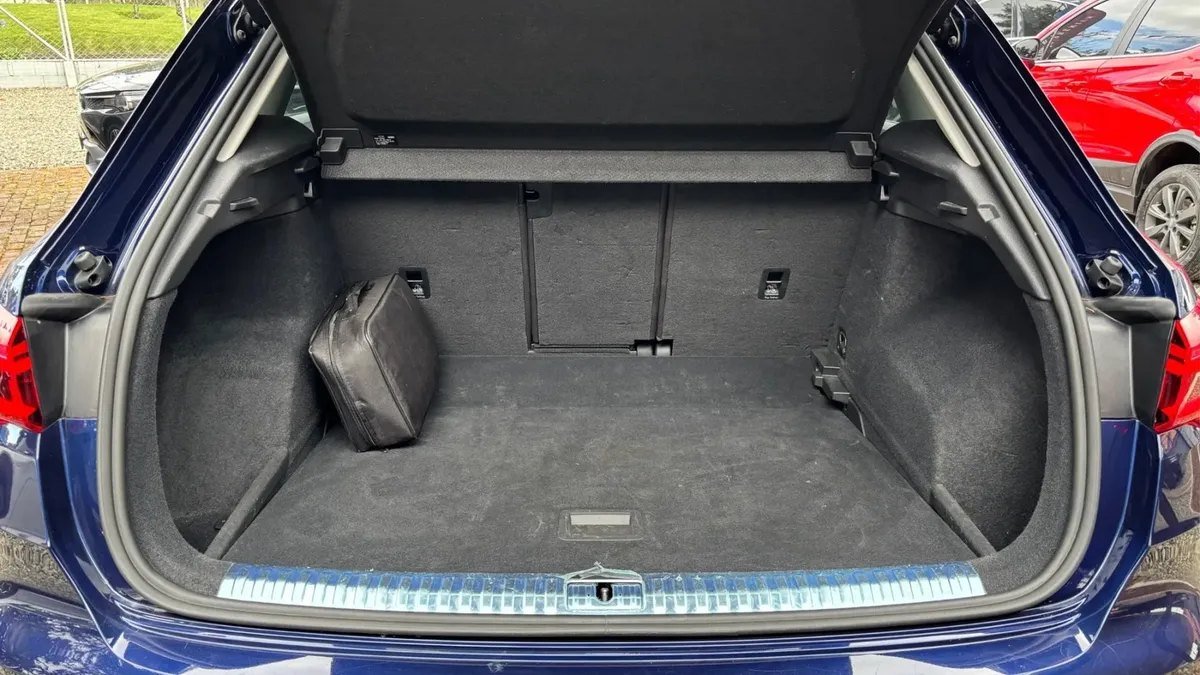 Audi Q3 — baul