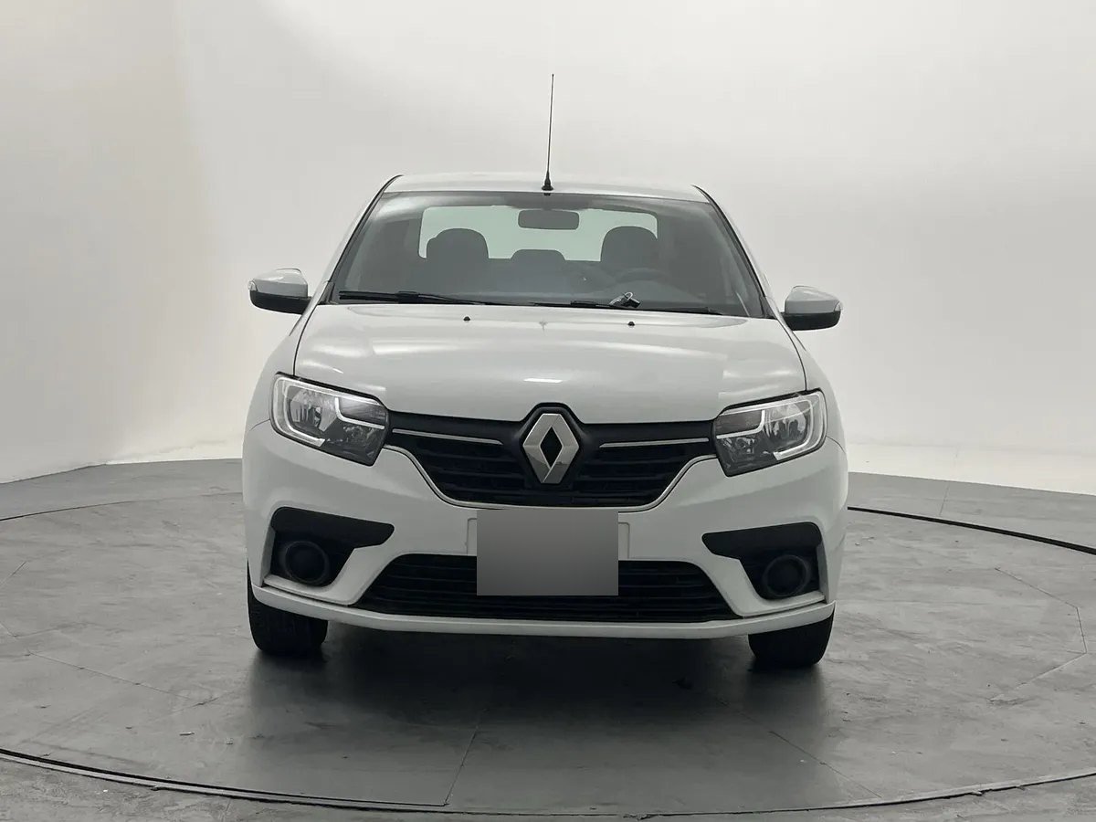 Renault Logan — frontal