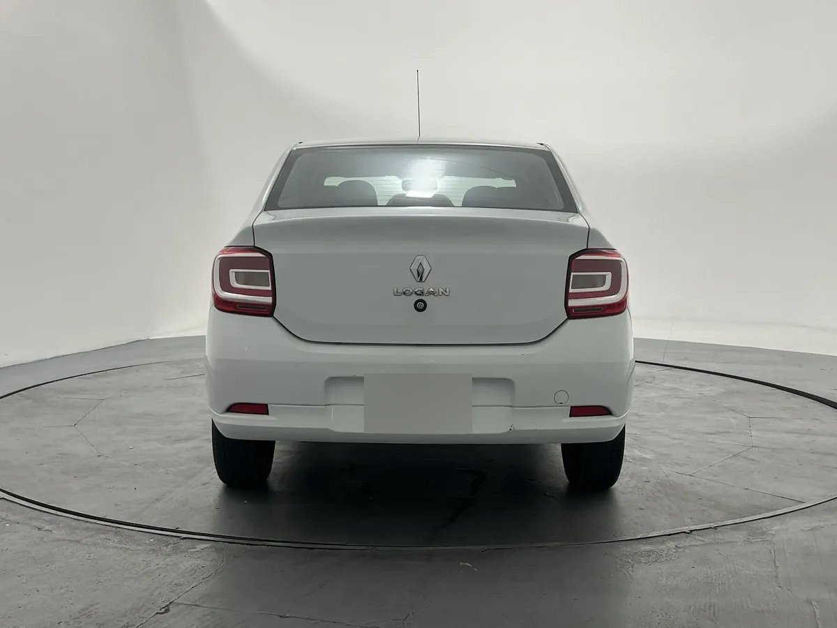 Renault Logan — trasera