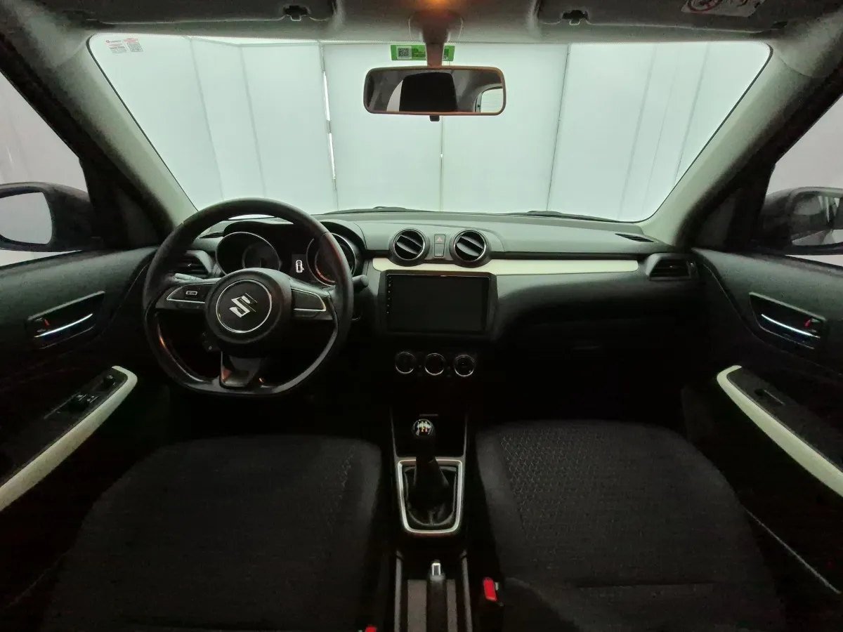Suzuki Swift — tablero