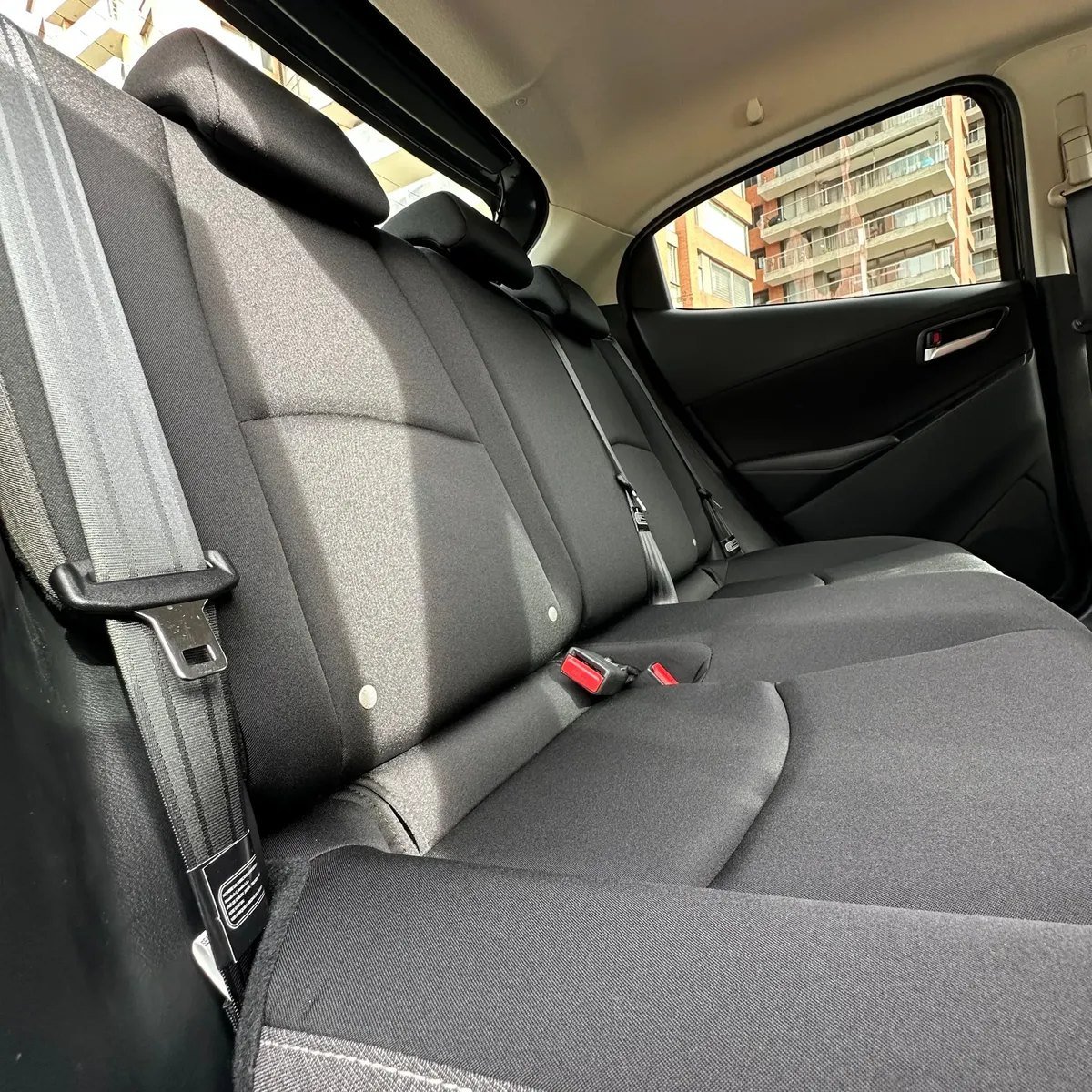 Mazda 2 — sillas traseras