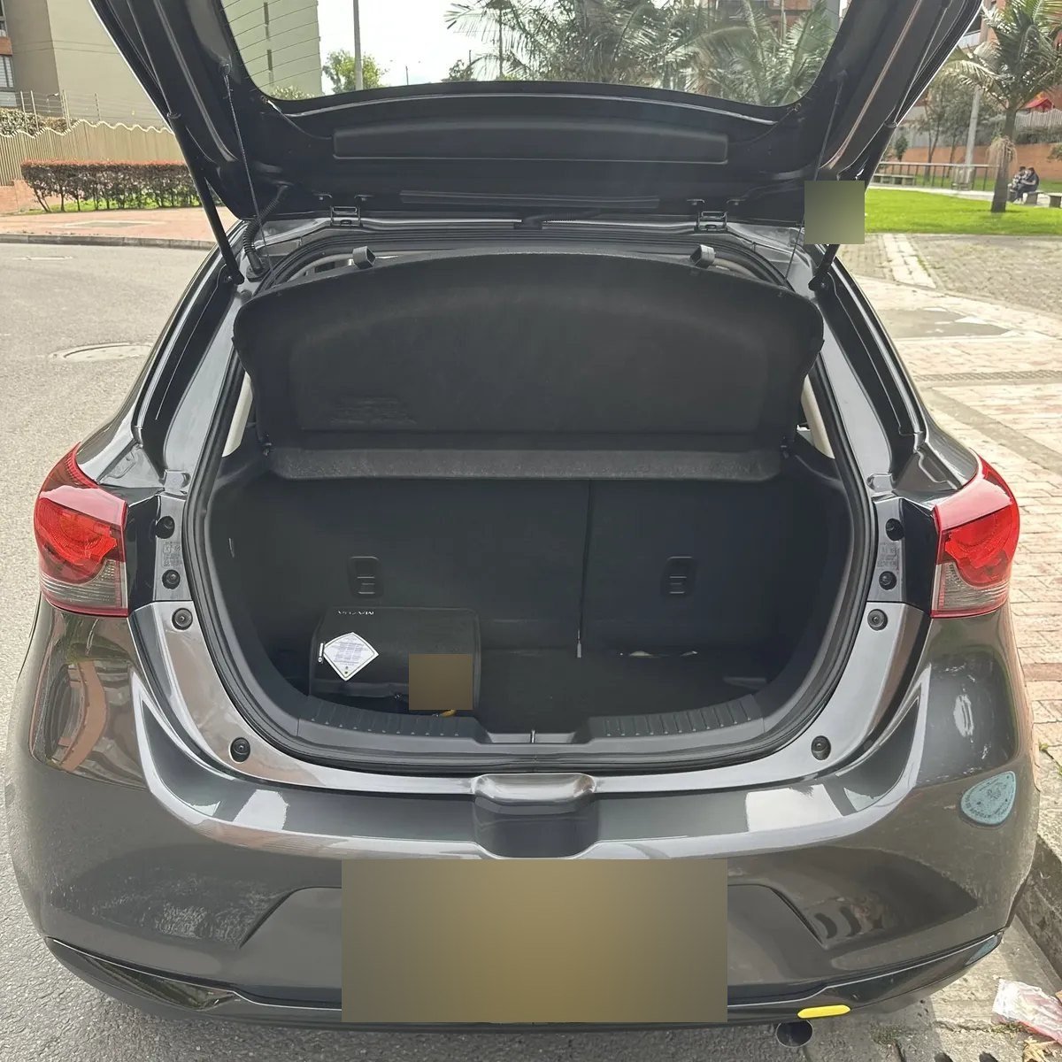 Mazda 2 — baul