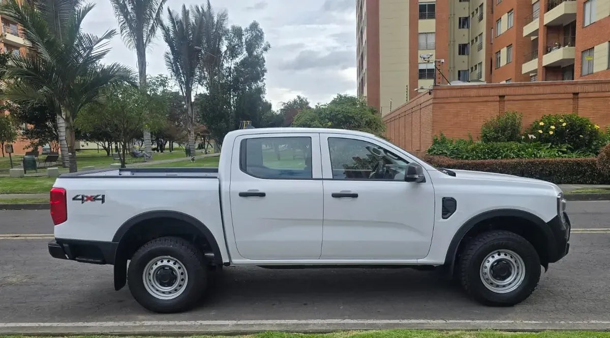Ford Ranger — lateral
