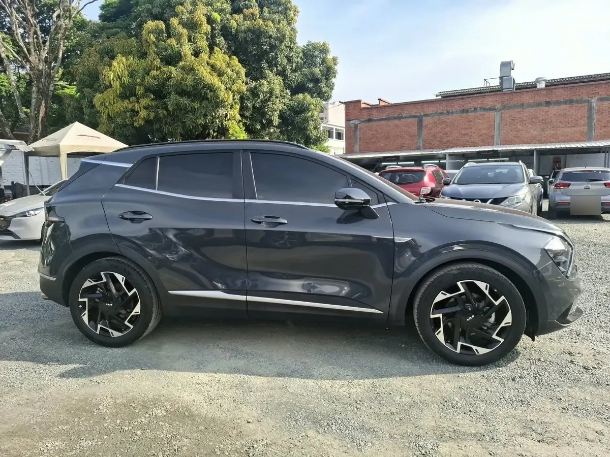 Kia Sportage — lateral