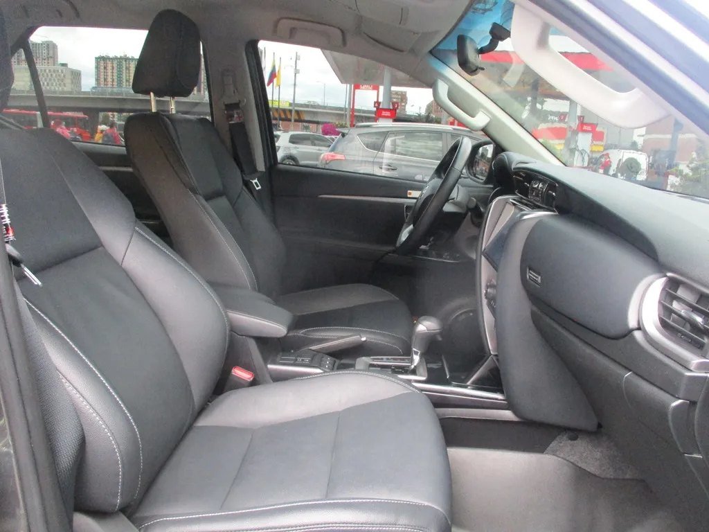 Toyota Fortuner — sillas