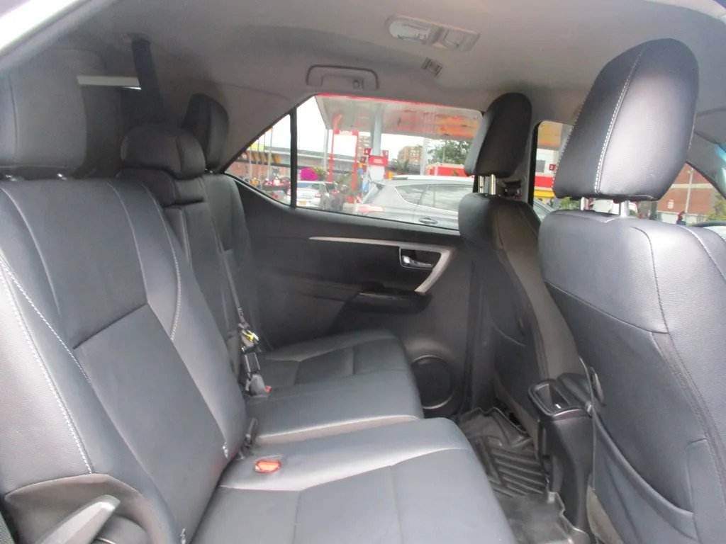 Toyota Fortuner — sillas traseras