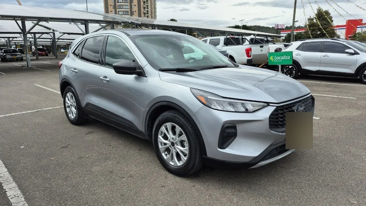 Ford Escape — tres cuartos delantera izquierda