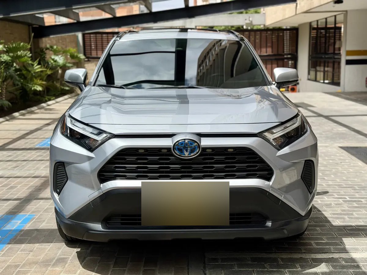 Toyota RAV4 — frontal
