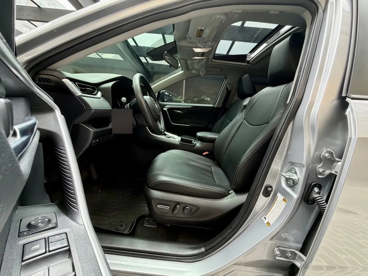 Toyota RAV4 — sillas