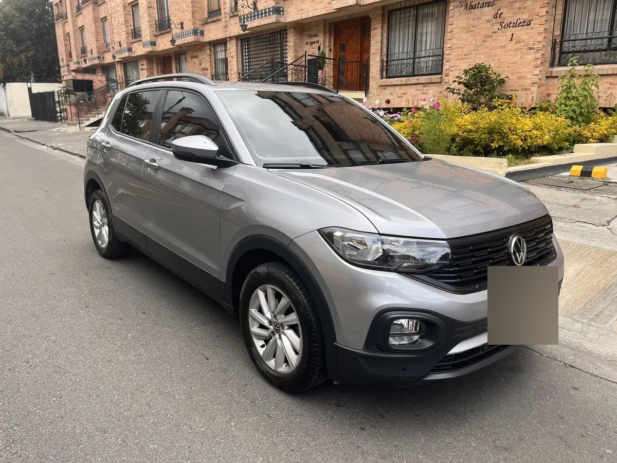 Volkswagen T-Cross — tres cuartos delantera derecha