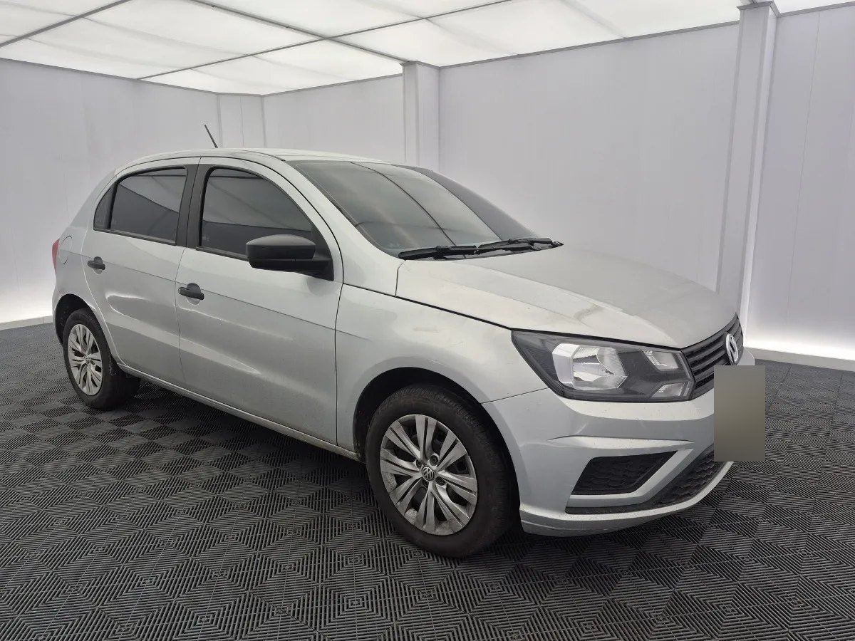 Volkswagen Gol — tres cuartos delantera derecha