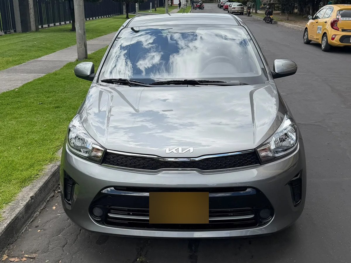 Kia Soluto — frontal
