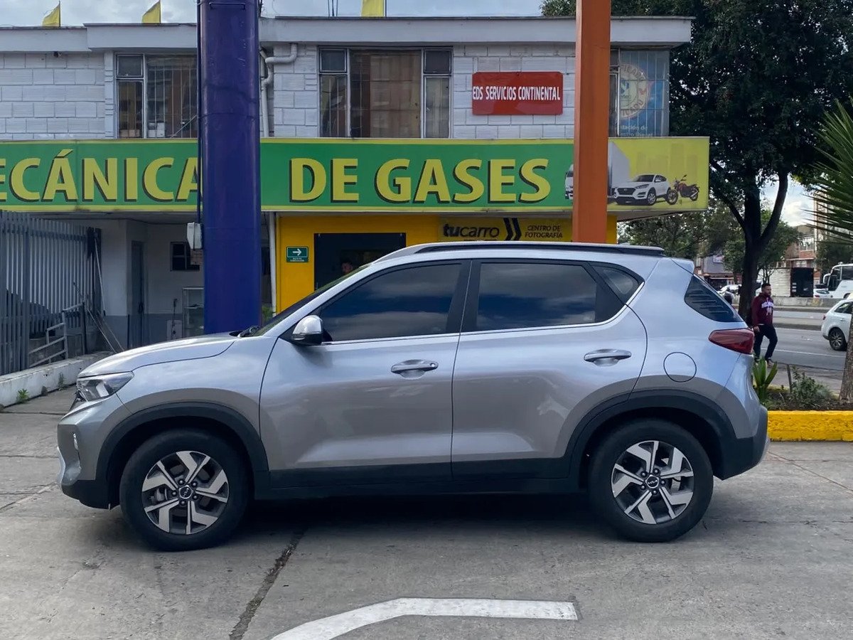 Kia Sonet — lateral