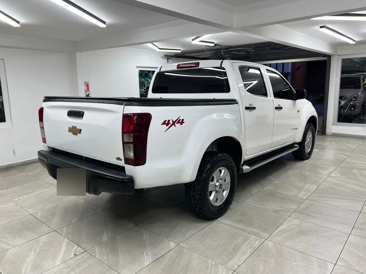 Chevrolet D-Max — trasera tres cuartos