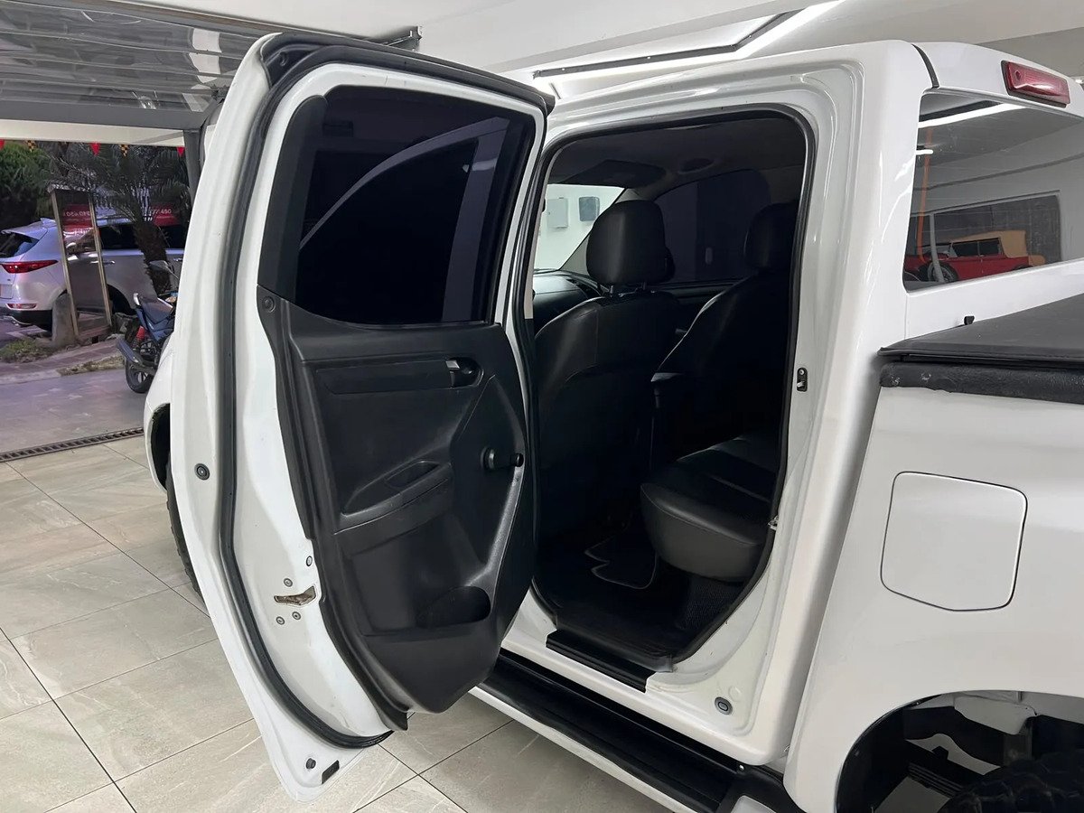 Chevrolet D-Max — sillas traseras