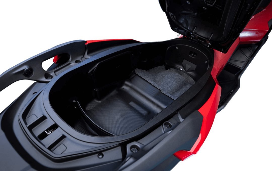 Honda ADV 350 detalle baul 48l
