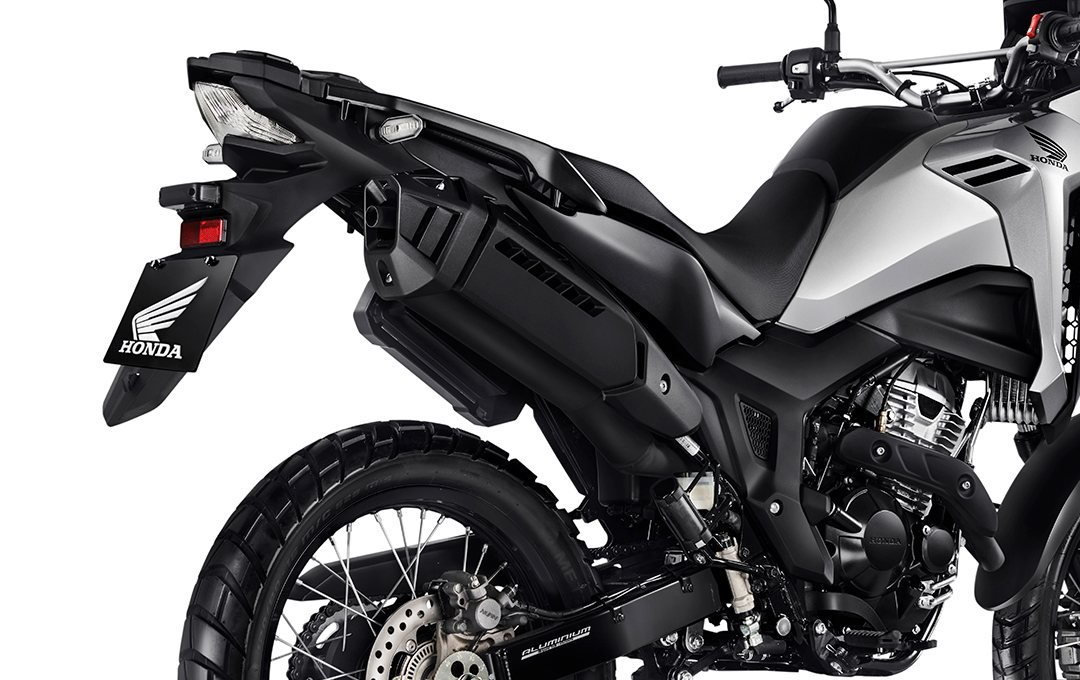 Honda XRE 300 Sahara detalle suspension trasera