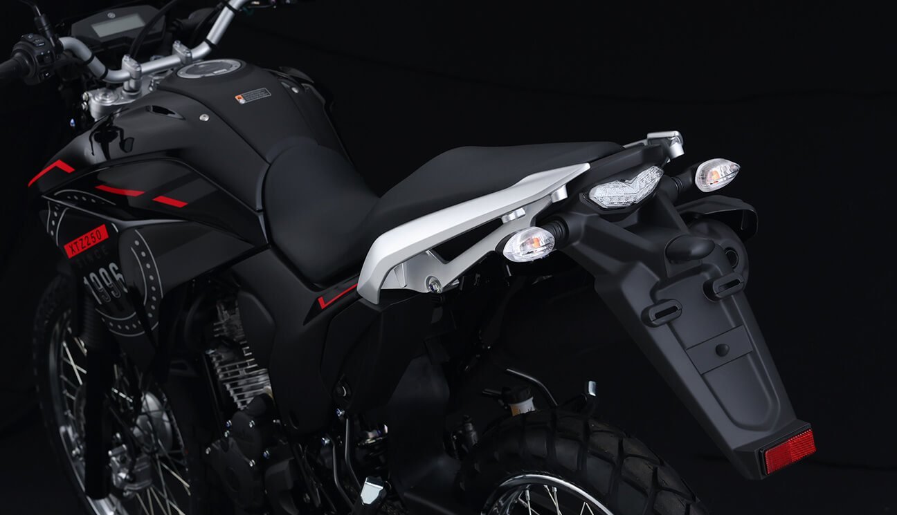 Yamaha XTZ250 — detalle luces traseras