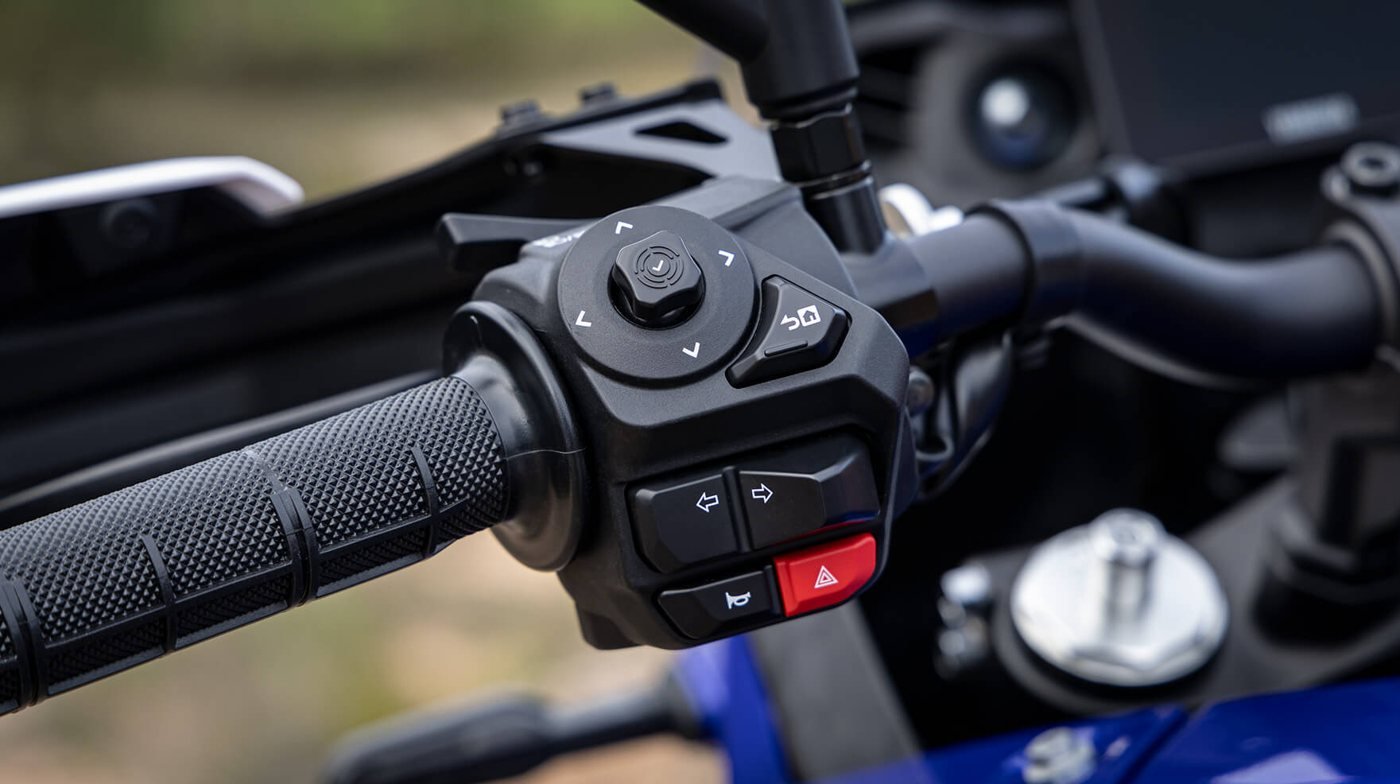 Yamaha Ténéré 700 detalle mandos