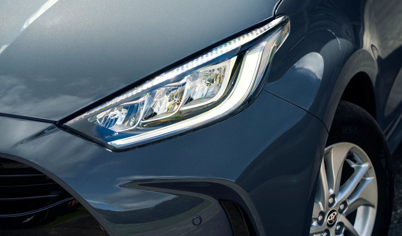 Toyota Yaris HB HEV — farola led
