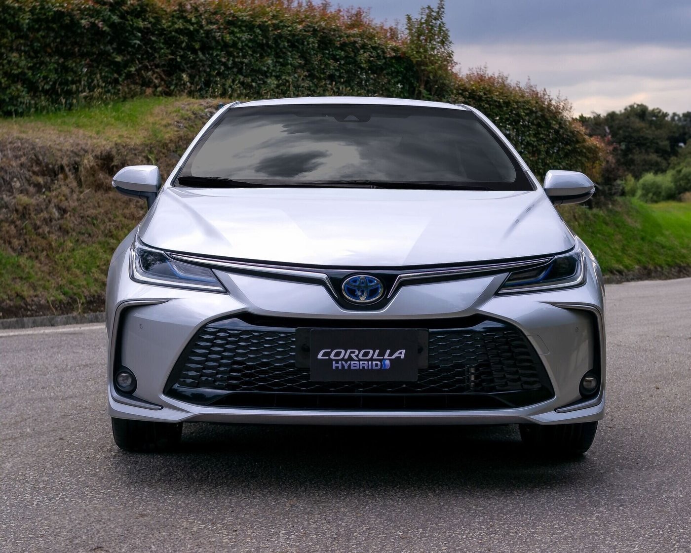 Toyota Corolla HEV — frontal